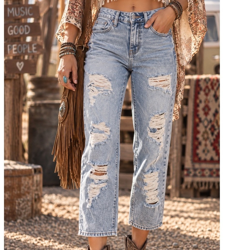 Wild Fable Womens High Rise Mom Jean Light Wash Distressed Tapered Denim Size 2